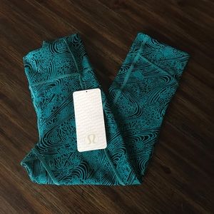 Sold Lululemon high rise In Movement Crop